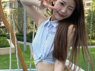 在海边与Tiny Asa相遇：独特图库资源的视觉盛宴.txt
